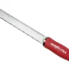 Microplane Premium Classic Reibe, Pomegranate Red 2 Microplane Premium Classic Reibe, Pomegranate Red -Koch Klingen Verkaufsgeschäft MP46127 01 microplane scaled